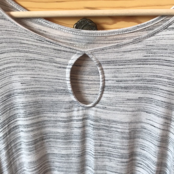 a.n.a Bell Sleeve Cut Out Heathered Gray Top Size Large - Picture 2 of 7